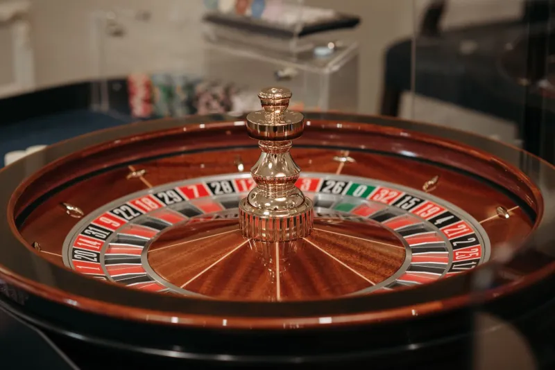 Casino en Ligne ou Salle de Jeu Physique : Lequel Remporte la Mise en 2024 ?