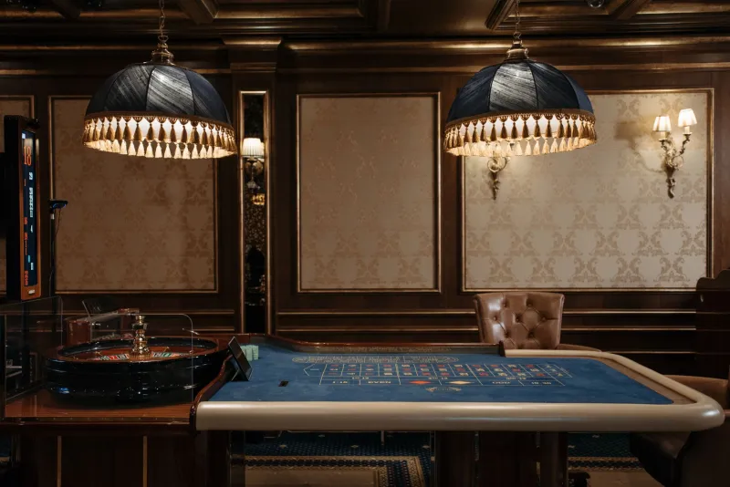 Du Velours Rouge aux Écrans Lumineux : L'Héritage des Grands Casinos Européens dans le Jeu en Ligne